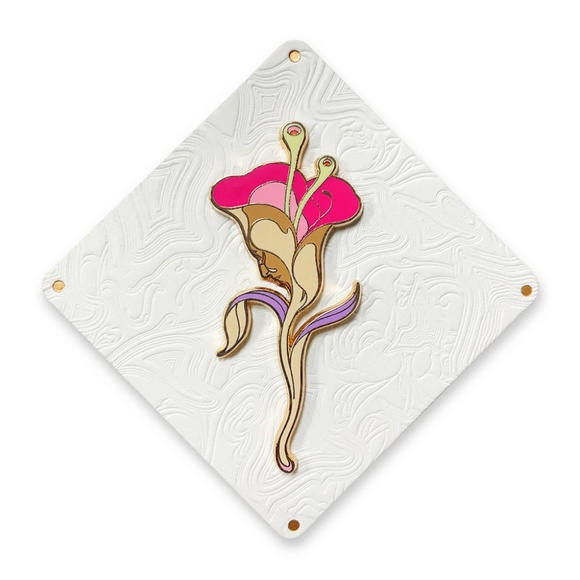 James Jean Limited-Edition 500 Enamel lapel pin - Picture 3 of 3